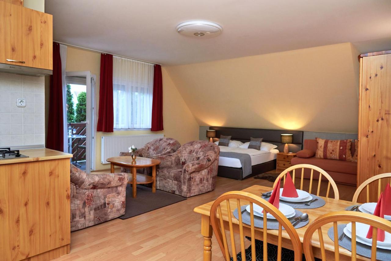 Apartman Brigitte Buekfuerdo Exteriör bild