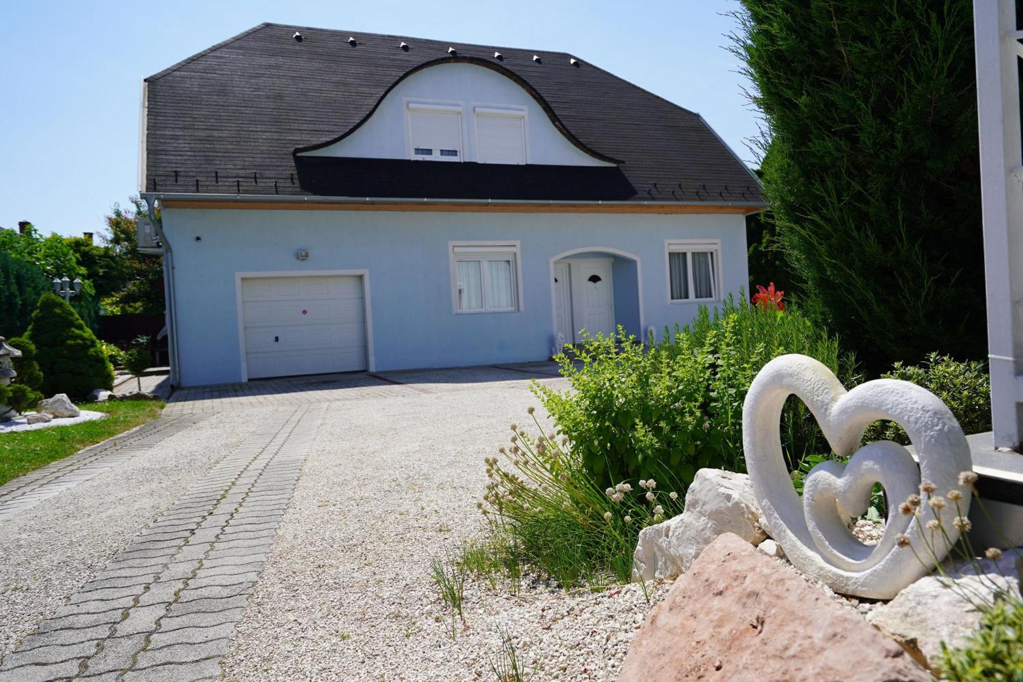 Apartman Brigitte Buekfuerdo Exteriör bild